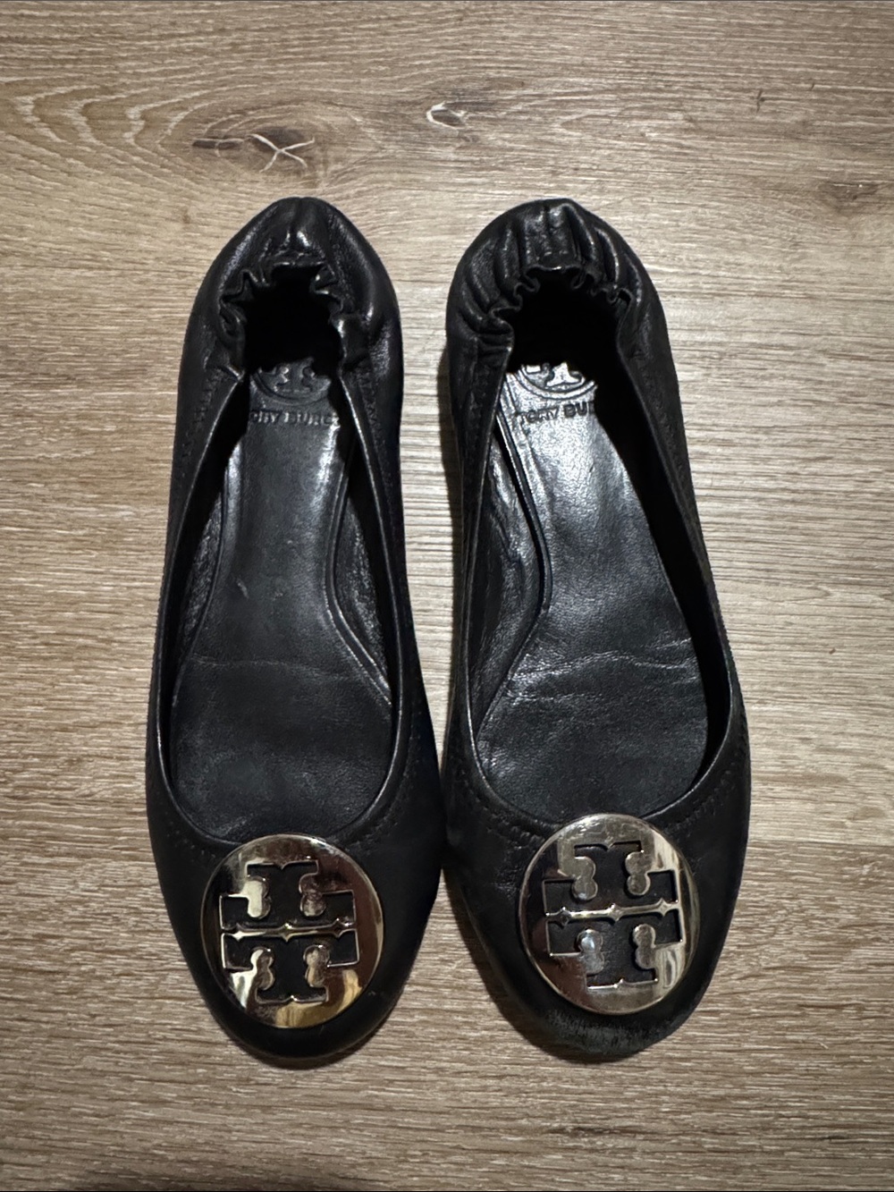Tory Burch Black Leather Ballet Flats with Gold Logo Medallion size 6.5